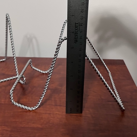 Silver Twisted Metal Plate Stands - Picture 3 of 3